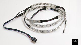 Odcinki taśmy RGB połączone ze sobą przewodem + przewód z konektorem Odcinki taśmy RGB połączone ze sobą przewodem + przewód z konektorem